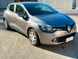 Grigio Usata 2014 Renault Clio IV Tre volumi | 9900 € (Molto cara)