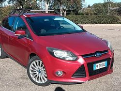 Rosso Usata 2013 Ford Focus Tre volumi | 3500 € (Ottimo prezzo)