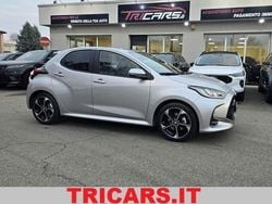 Argento Usata 2025 Toyota Yaris Hybrid Tre volumi | 23.990 € (Cara)