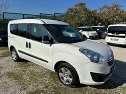 Bianco Usata 2015 Opel Combo Cosmo Tre volumi | 8900 € (Cara)