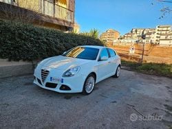 Bianco Usata 2013 Alfa Romeo Giulietta Due volumi | 6000 € (Buon prezzo)