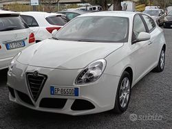 Bianco Usata 2012 Alfa Romeo Giulietta Tre volumi | 7000 € (Buon prezzo)