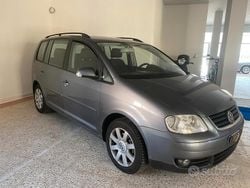 Grigio Usata 2004 VW Touran Trendline Monovolume | 2950 € (Buon prezzo)
