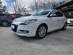 Bianco Usata 2013 Renault Mégane Tre volumi | 7800 € (Molto cara)