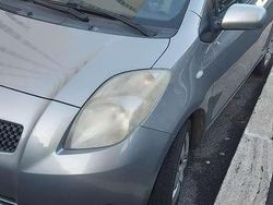 Usata 2007 Toyota Yaris Tre volumi | 2300 € (Ottimo prezzo)