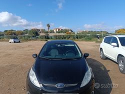 Nero Usata 2012 Ford Fiesta Due volumi | 5500 € (Buon prezzo)
