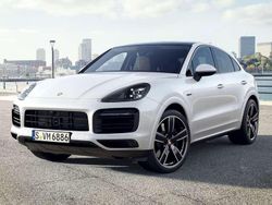 Bianco carrara metallizzato Usata 2023 Porsche Cayenne SUV | 91.900 € (Molto cara)