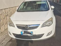 Bianco Usata 2013 Opel Astra Station wagon | 4999 € (Cara)