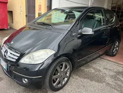 Nero Usata 2009 Mercedes A200 Avantgarde Tre volumi | 4400 € (Buon prezzo)