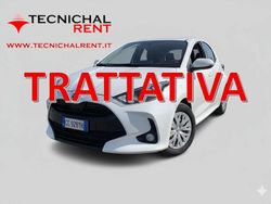 Super white pastello Usata 2020 Toyota Yaris Hybrid Business Edition Tre volumi | 15.900 € (Ottimo prezzo)