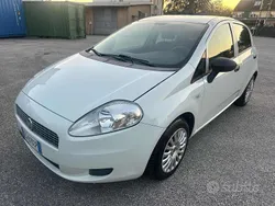 Bianco(met.) Usata 2011 Fiat Grande Punto S Due volumi | 2950 € (Buon prezzo)