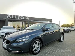 Grigio Usata 2018 Volvo V40 Kinetic Station wagon | 10.900 € (Buon prezzo)