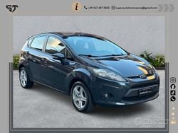 Grigio Usata 2011 Ford Fiesta Tre volumi | 4500 € (Buon prezzo)