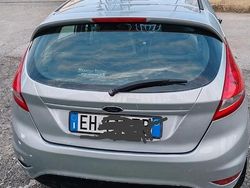 Usata 2011 Ford Fiesta Due volumi | 2700 € (Buon prezzo)