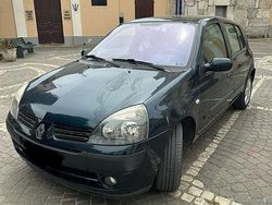 Verde Usata 2003 Renault Clio II Due volumi | 2699 € (Molto cara)