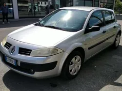 Argento Usata 2005 Renault Mégane II Authentique Tre volumi | 2200 € (Cara)