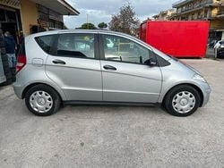Grigio Usata 2008 Mercedes A180 Elegance Tre volumi | 2390 € (Ottimo prezzo)