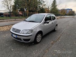 Grigio Usata 2010 Fiat Punto Due volumi | 2900 € (Buon prezzo)