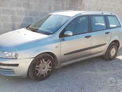 Grigio Usata 2005 Fiat Stilo Wagon Station wagon | 1990 € (Buon prezzo)