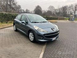 Usata 2007 Peugeot 207 Tre volumi | 2400 € (Buon prezzo)