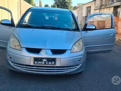 Grigio Usata 2005 Mitsubishi Colt Instyle Tre volumi | 1500 € (Buon prezzo)