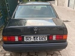 Nero Usata 1992 Mercedes 190 Tre volumi | 4500 €