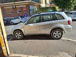 Usata 2004 Toyota RAV4 SUV | 3300 € (Buon prezzo)