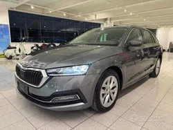 Grigio(met.) Usata 2023 Skoda Octavia Style Station wagon | 23.400 € (Buon prezzo)