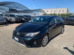 Nero(met.) Usata 2013 Toyota Auris Active Tre volumi | 6900 € (Buon prezzo)