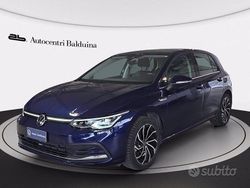 Blu atlantico met Usata 2022 VW Golf VIII Style Tre volumi | 24.900 € (Buon prezzo)