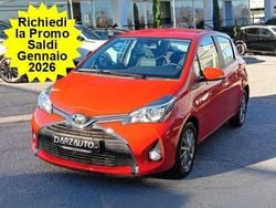 Rosso pastello Usata 2016 Toyota Yaris Active Tre volumi | 10.500 € (Buon prezzo)