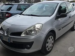 Grigio Usata 2008 Renault Clio II Tre volumi | 2300 € (Buon prezzo)