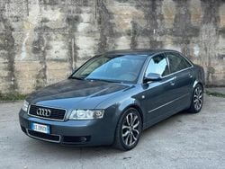 Grigio Usata 2002 Audi A4 Tre volumi | 3500 € (Buon prezzo)