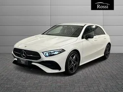 Vernice nero cosmo Nuova 2025 Mercedes A180 Tre volumi | 38.700 € (Buon prezzo)