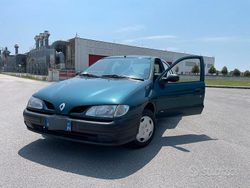 Verde Usata 1998 Renault Mégane Due volumi | 800 €