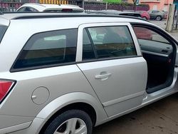 Grigio Usata 2009 Opel Astra Station wagon | 2000 €