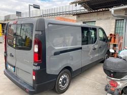 Grigio Usata 2015 Renault Trafic Monovolume | 14.500 € (Molto cara)