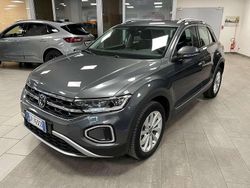 Grigio scuro metallizzato Usata 2023 VW T-Roc Style SUV | 23.900 € (Buon prezzo)