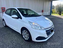 Bianco Usata 2018 Peugeot 208 Due volumi | 8900 € (Ottimo prezzo)
