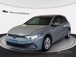 Grigio Usata 2021 VW Golf Life Tre volumi | 19.800 € (Buon prezzo)