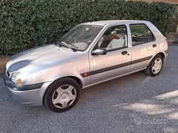 Grigio Usata 2001 Ford Fiesta Ambiente Tre volumi | 1000 € (Molto cara)