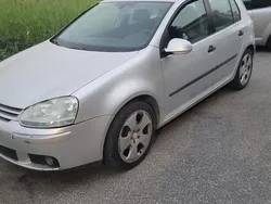 Usata 2005 VW Golf V Tre volumi | 2000 €