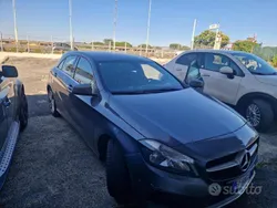 Grigio Usata 2015 Mercedes A180 Tre volumi | 10.500 € (Buon prezzo)