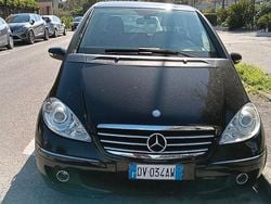 Nero Usata 2009 Mercedes A180 Tre volumi | 2999 € (Buon prezzo)