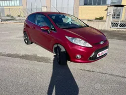 Rosso Usata 2009 Ford Fiesta Titanium Due volumi | 2690 € (Ottimo prezzo)