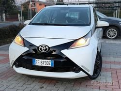 Bianco Usata 2016 Toyota Aygo X-play Due volumi | 6990 € (Buon prezzo)