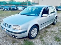 Grigio Usata 2001 VW Golf IV Comfortline Tre volumi | 2700 € (Buon prezzo)