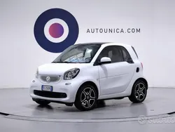 Bianco Usata 2015 Smart ForTwo Coupé Proxy Due volumi | 9900 € (Molto cara)