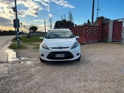 Bianco Usata 2010 Ford Fiesta Tre volumi | 4300 € (Buon prezzo)