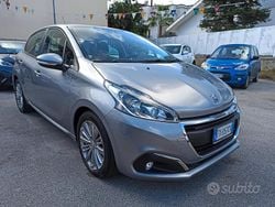 Grigio Usata 2019 Peugeot 208 Active Due volumi | 8990 € (Ottimo prezzo)